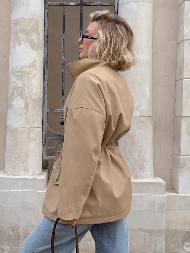 Dames Korte Trenchcoat | Tailleband & Hoge Kraag